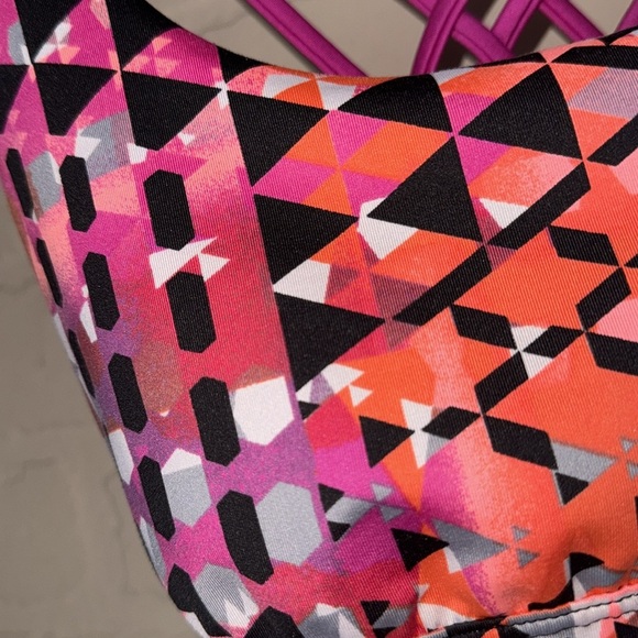 Victorias Secret sports bra non padded padding small mesh lined criss cross back - Picture 3 of 5